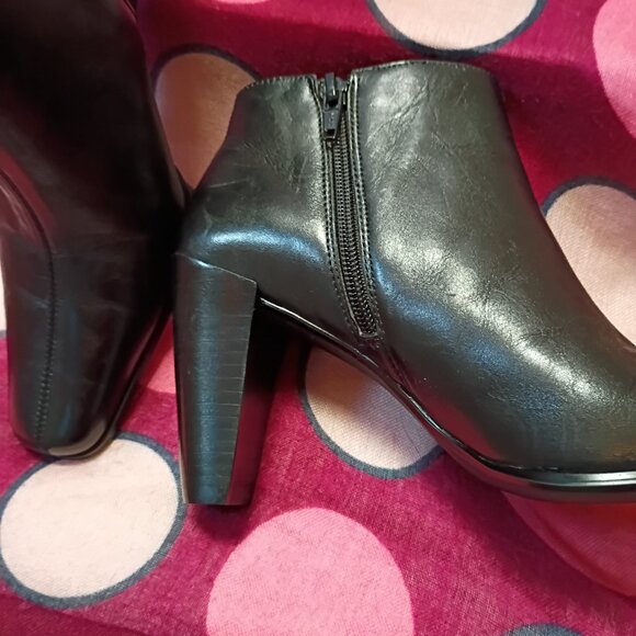 Madeline Black Leather Ankle Boots Size 7M - Picture 6 of 10